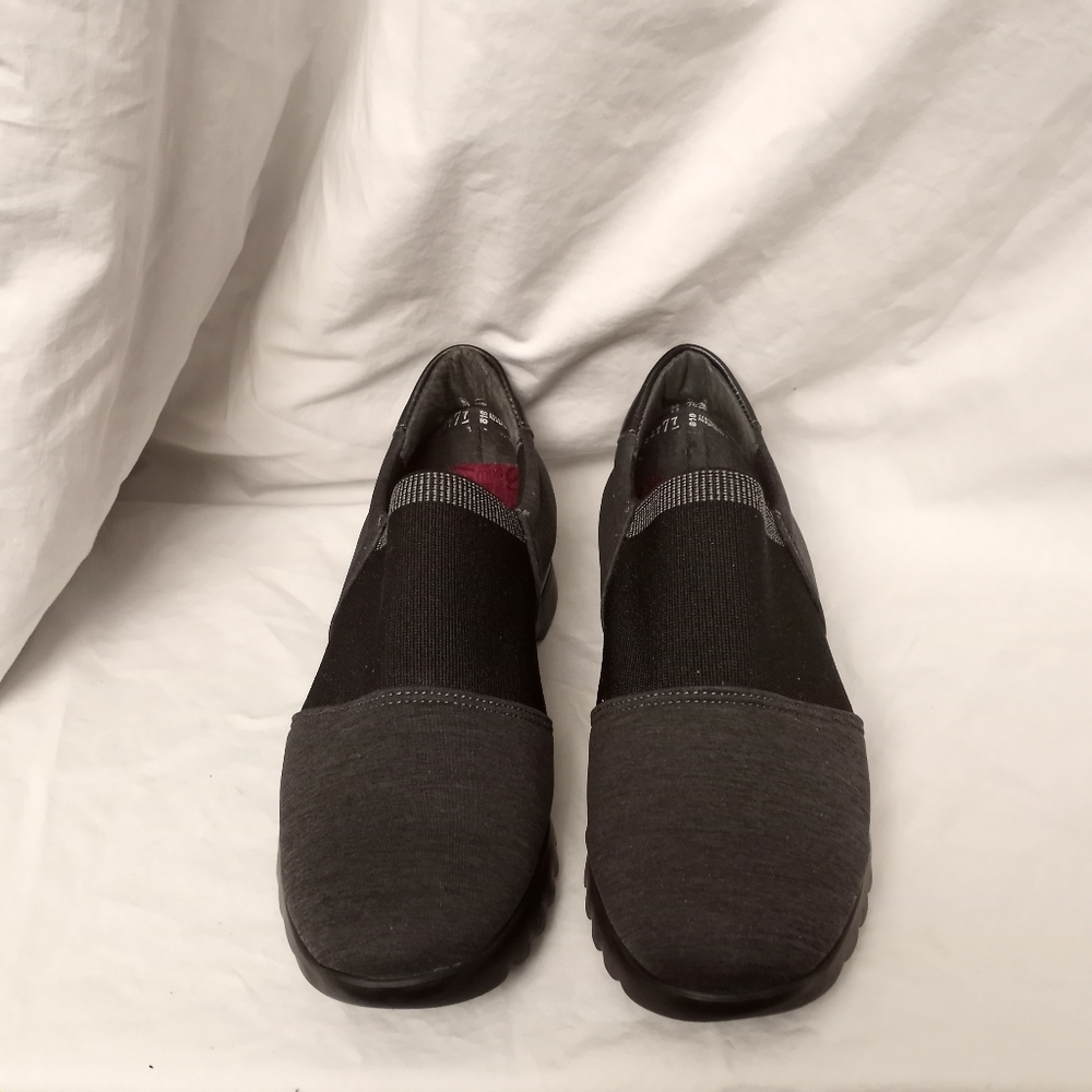 MUNRO Slip-on Shoes - Picture 2 of 7